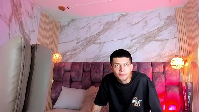 kendalltaylorr online show from April 22, 2026, 2:51 am