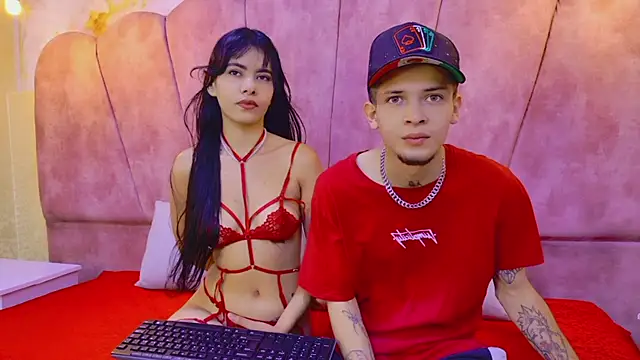 Snapshot of kendalltaylorr chatting on November 23, 2025, 12:48 pm kendalltaylorr online show from November 23, 2025, 12:48 pm