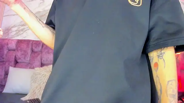 kendalltaylorr online show from April 29, 2026, 3:00 am