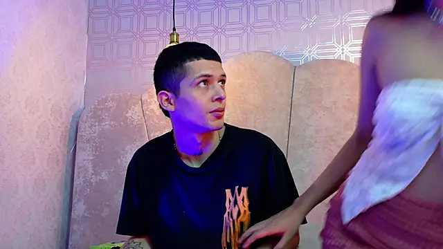 Snapshot of kendalltaylorr chatting on December 3, 2025, 12:37 pm kendalltaylorr online show from December 3, 2025, 12:37 pm