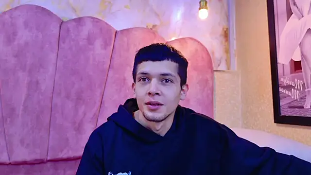 Snapshot of kendalltaylorr chatting on December 16, 2025, 12:31 pm kendalltaylorr online show from December 16, 2025, 12:31 pm