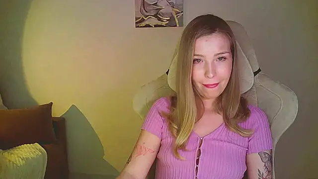 mia raspberrie online show from June 22, 2026, 9:56 pm