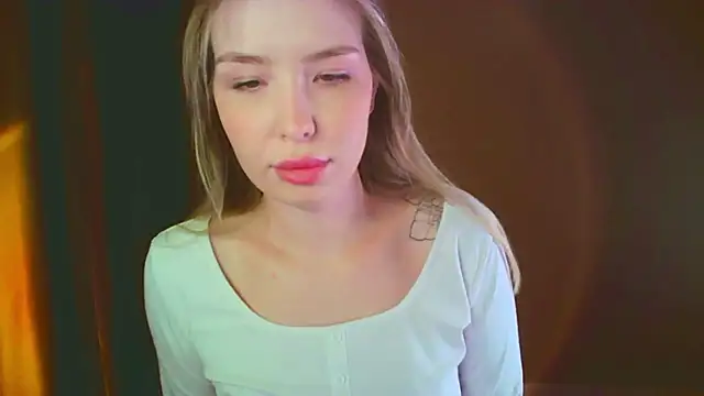 mia raspberrie online show from December 14, 2024, 8:40 pm