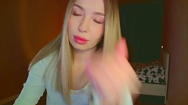 mia raspberrie online show from February 12, 2025, 4:33 am