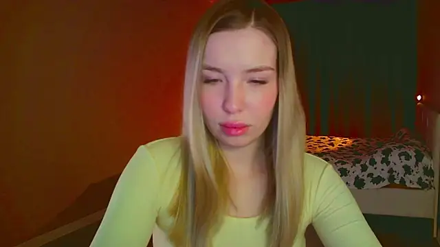 mia raspberrie online show from February 9, 2025, 3:11 am