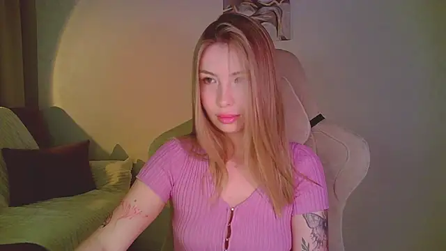 mia raspberrie online show from May 17, 2026, 9:26 pm