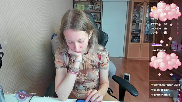 Snapshot of cutieMila chatting on October 21, 2025, 10:14 am cutieMila online show from October 21, 2025, 10:14 am