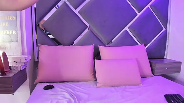 Snapshot of Charlotte_Myers chatting on October 25, 2025, 8:09 pm Charlotte Myers online show from October 25, 2025, 8:09 pm