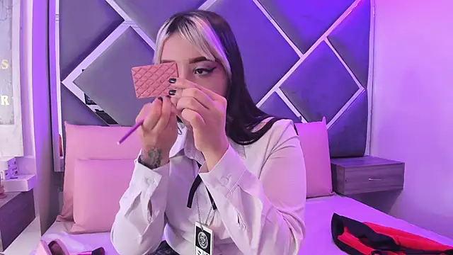 Snapshot of Charlotte_Myers chatting on October 24, 2025, 7:46 pm Charlotte Myers online show from October 24, 2025, 7:46 pm