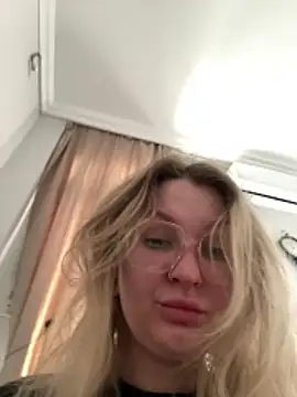 Snapshot of Teya_moon_ chatting on November 22, 2025, 8:02 am Teya moon online show from November 22, 2025, 8:02 am