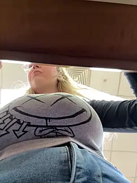 Teya moon  online show from February 22, 2026, 12:07 pm