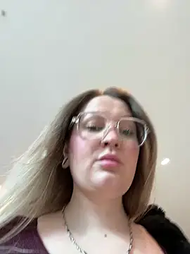 Snapshot of Teya_moon_ chatting on April 10, 2026, 12:56 pm Teya moon online show from April 10, 2026, 12:56 pm