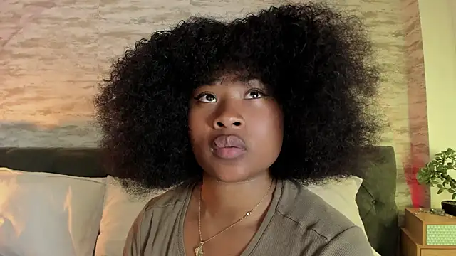 Snapshot of Anneth__M chatting on October 8, 2025, 7:36 pm Anneth M online show from October 8, 2025, 7:36 pm