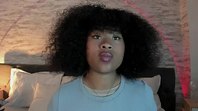 Snapshot of Anneth__M chatting on October 17, 2025, 7:59 pm Anneth M online show from October 17, 2025, 7:59 pm