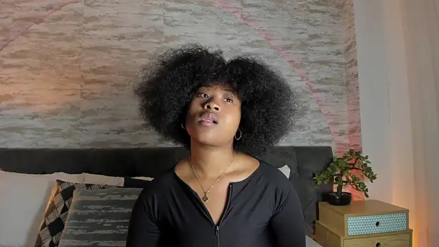 Snapshot of Anneth__M chatting on November 25, 2025, 7:36 pm Anneth M online show from November 25, 2025, 7:36 pm