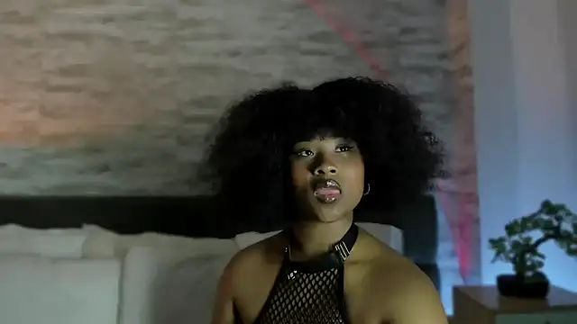 Snapshot of Anneth__M chatting on October 25, 2025, 7:36 pm Anneth M online show from October 25, 2025, 7:36 pm