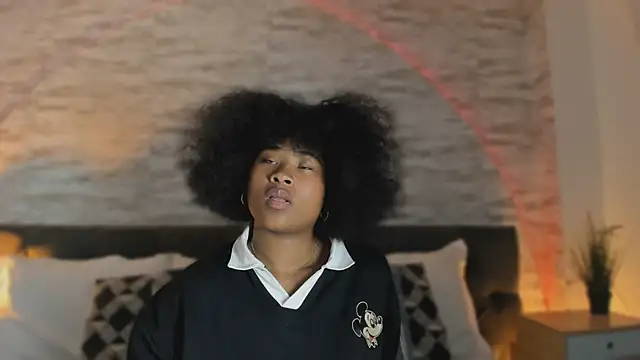 Snapshot of Anneth__M chatting on November 12, 2025, 7:40 pm Anneth M online show from November 12, 2025, 7:40 pm