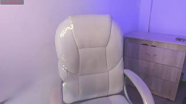 Chanttall  online show from December 3, 2025, 3:40 am