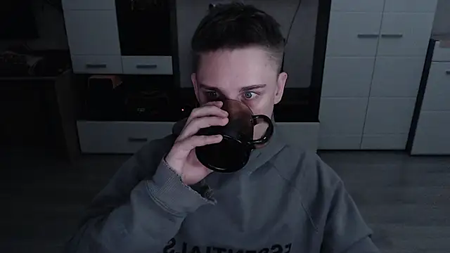 angryzan online show from October 28, 2025, 5:08 am