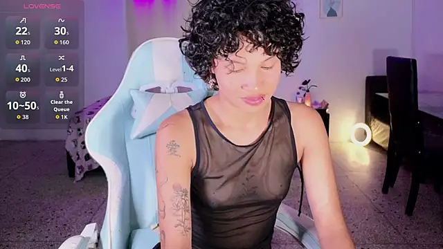 Snapshot of Peggy_Funn chatting on October 5, 2025, 11:17 pm Peggy Funn online show from October 5, 2025, 11:17 pm