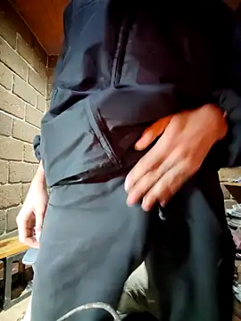 Pitudo20cmm online show from November 4, 2025, 5:44 am