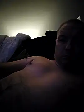 Snapshot of walker1979 chatting on February 12, 2026, 10:42 pm walker1979 online show from February 12, 2026, 10:42 pm