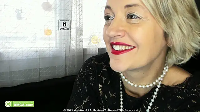 Snapshot of KARINASPALACIOS chatting on November 4, 2025, 10:30 am KARINASPALACIOS online show from November 4, 2025, 10:30 am