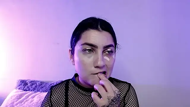 Snapshot of sophy_rock chatting on November 12, 2025, 5:06 pm sophy rock online show from November 12, 2025, 5:06 pm