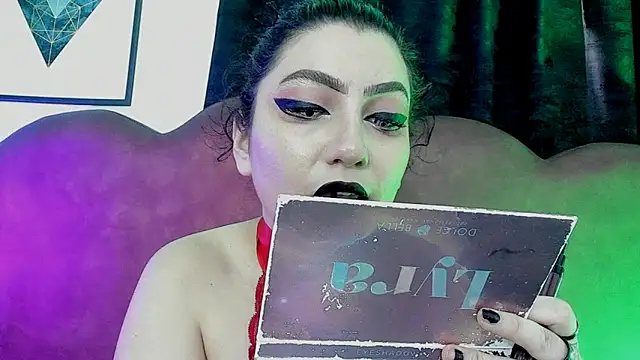 Snapshot of sophy_rock chatting on June 2, 2026, 2:39 pm sophy rock online show from June 2, 2026, 2:39 pm