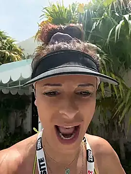 Snapshot of therealbeverlycious chatting on May 12, 2026, 3:51 pm therealbeverlycious online show from May 12, 2026, 3:51 pm
