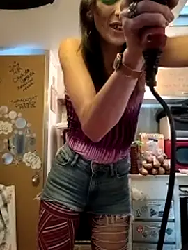 whitetrashdirtyslut online show from May 5, 2026, 7:06 pm