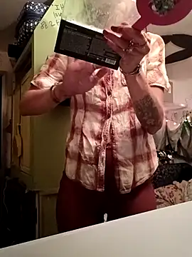 whitetrashdirtyslut online show from May 14, 2026, 11:07 am