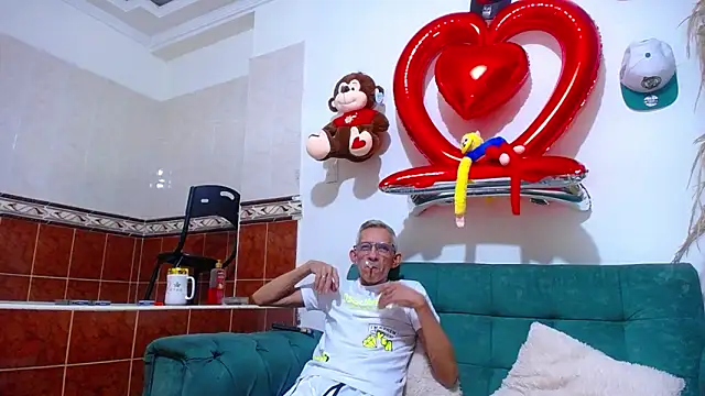 Snapshot of Leon_hot_X chatting on February 16, 2025, 12:41 am Leon hot X online show from February 16, 2025, 12:41 am