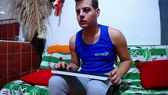 Snapshot of Leon_hot_X chatting on March 13, 2025, 11:51 am Leon hot X online show from March 13, 2025, 11:51 am