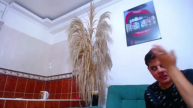 Snapshot of Leon_hot_X chatting on February 6, 2025, 7:40 pm Leon hot X online show from February 6, 2025, 7:40 pm