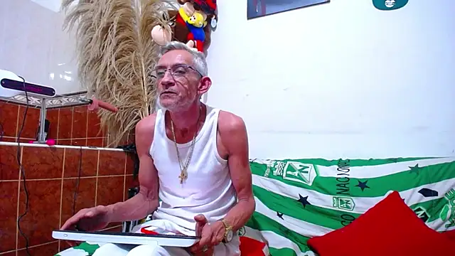 Snapshot of Leon_hot_X chatting on March 13, 2025, 2:55 pm Leon hot X online show from March 13, 2025, 2:55 pm