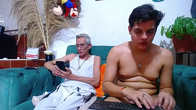 Snapshot of Leon_hot_X chatting on February 28, 2025, 9:47 am Leon hot X online show from February 28, 2025, 9:47 am