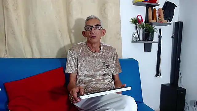 Snapshot of Leon_hot_X chatting on October 12, 2025, 1:18 am Leon hot X online show from October 12, 2025, 1:18 am