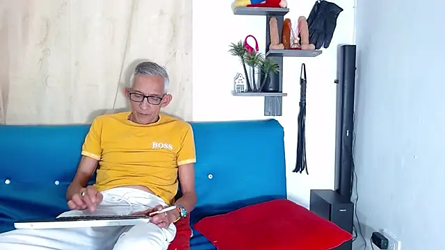 Snapshot of Leon_hot_X chatting on October 12, 2025, 8:32 pm Leon hot X online show from October 12, 2025, 8:32 pm