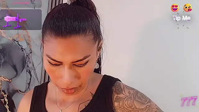 Snapshot of khiara_moretti chatting on August 5, 2026, 11:26 am khiara moretti online show from August 5, 2026, 11:26 am