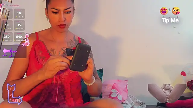 Snapshot of khiara_moretti chatting on May 28, 2026, 11:38 am khiara moretti online show from May 28, 2026, 11:38 am