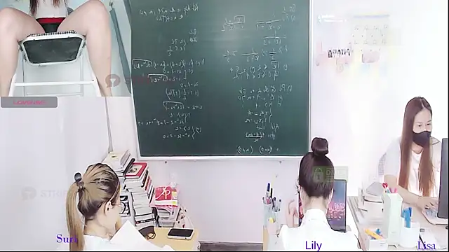 Snapshot of _Math_ chatting on June 9, 2026, 1:50 am Math online show from June 9, 2026, 1:50 am