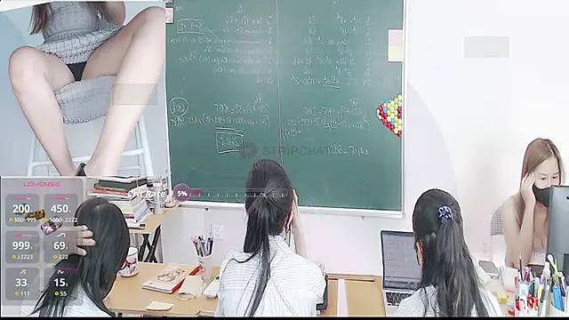 Snapshot of _Math_ chatting on November 3, 2025, 3:34 am Math online show from November 3, 2025, 3:34 am