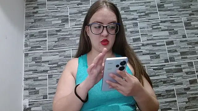 Venus Santana online show from April 7, 2026, 4:42 pm