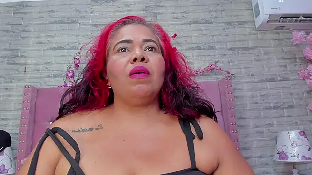 Snapshot of AshleyGrahams chatting on December 4, 2025, 9:36 pm AshleyGrahams online show from December 4, 2025, 9:36 pm