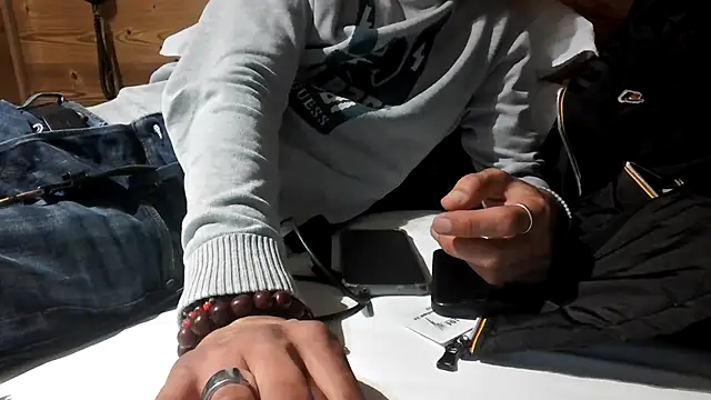 MonKeeees online show from October 8, 2025, 11:05 pm