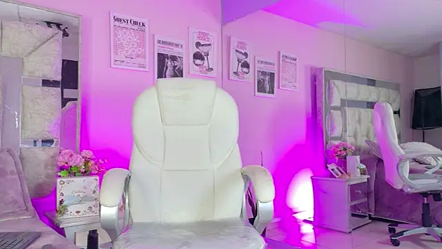 Snapshot of Sara_Greey chatting on April 13, 2026, 1:59 pm Sara Greey online show from April 13, 2026, 1:59 pm