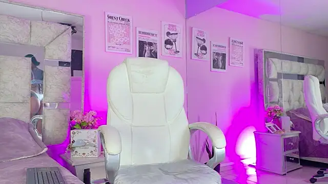 Snapshot of Sara_Greey chatting on April 18, 2026, 3:03 pm Sara Greey online show from April 18, 2026, 3:03 pm