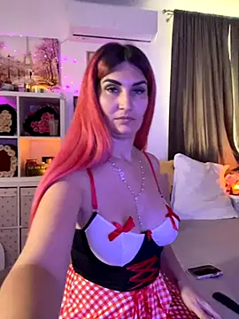 EvelynFrances online show from October 8, 2025, 9:44 am