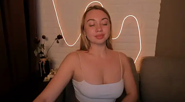 DanielaWisse online show from December 7, 2024, 8:55 pm